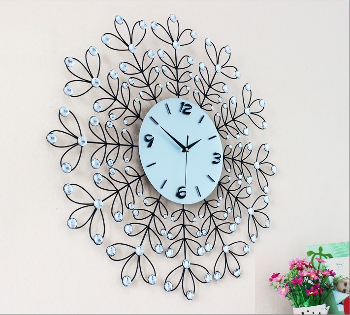 Đồng hồ treo tường đính đá